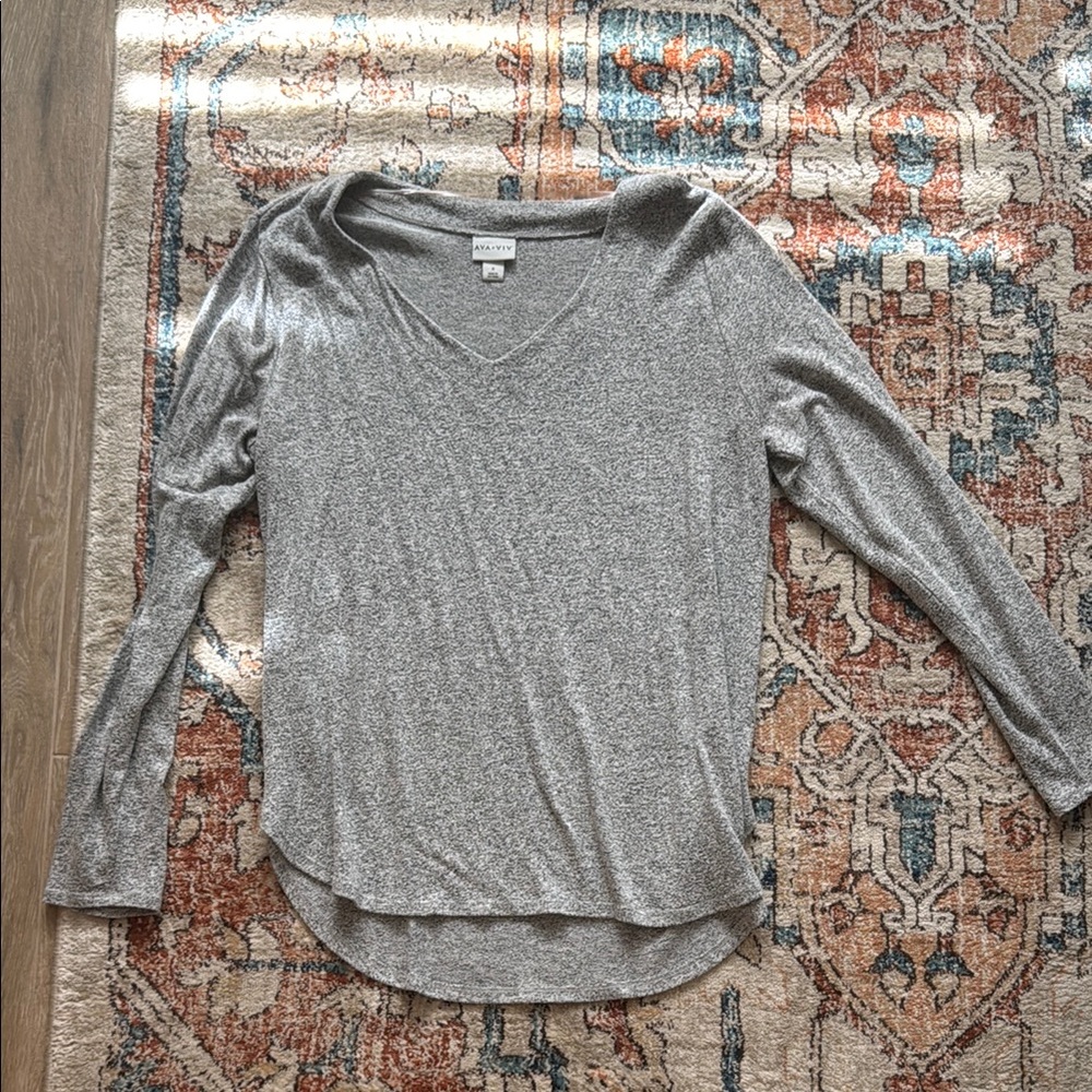 Ava & Viv Women's Gray V-Neck Sweater